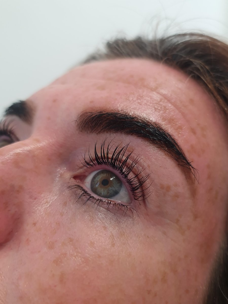 Hybrid dye eyelash tint in Dundee