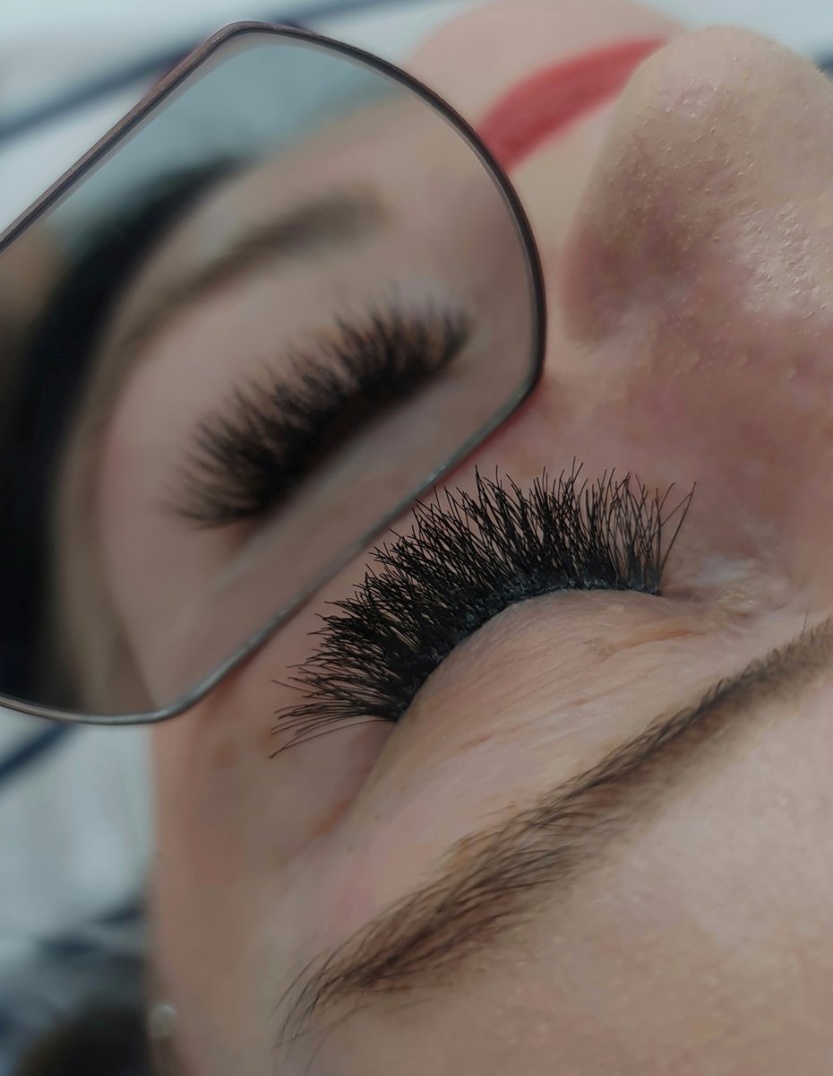 Weekend lash application in progress at Aesthete Beauty Dundee